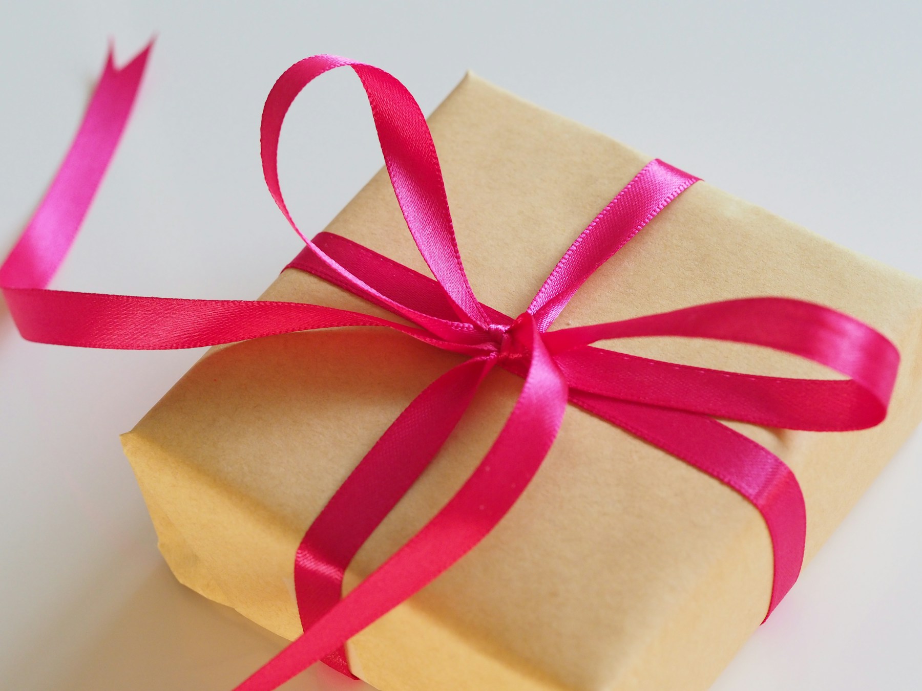A kraft-paper gift finished with a vivid ribbon, ready to give